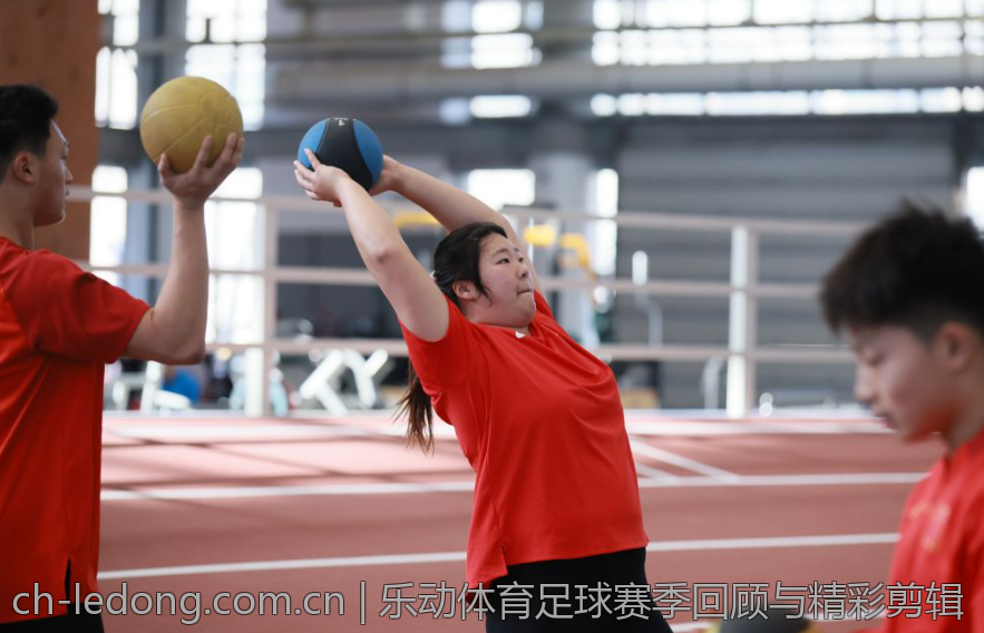 乐动体育足球赛季回顾与精彩剪辑